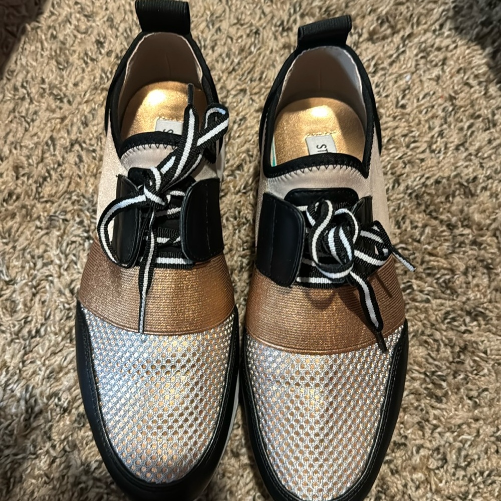 Steve Madden rose gold size 7 sneakers